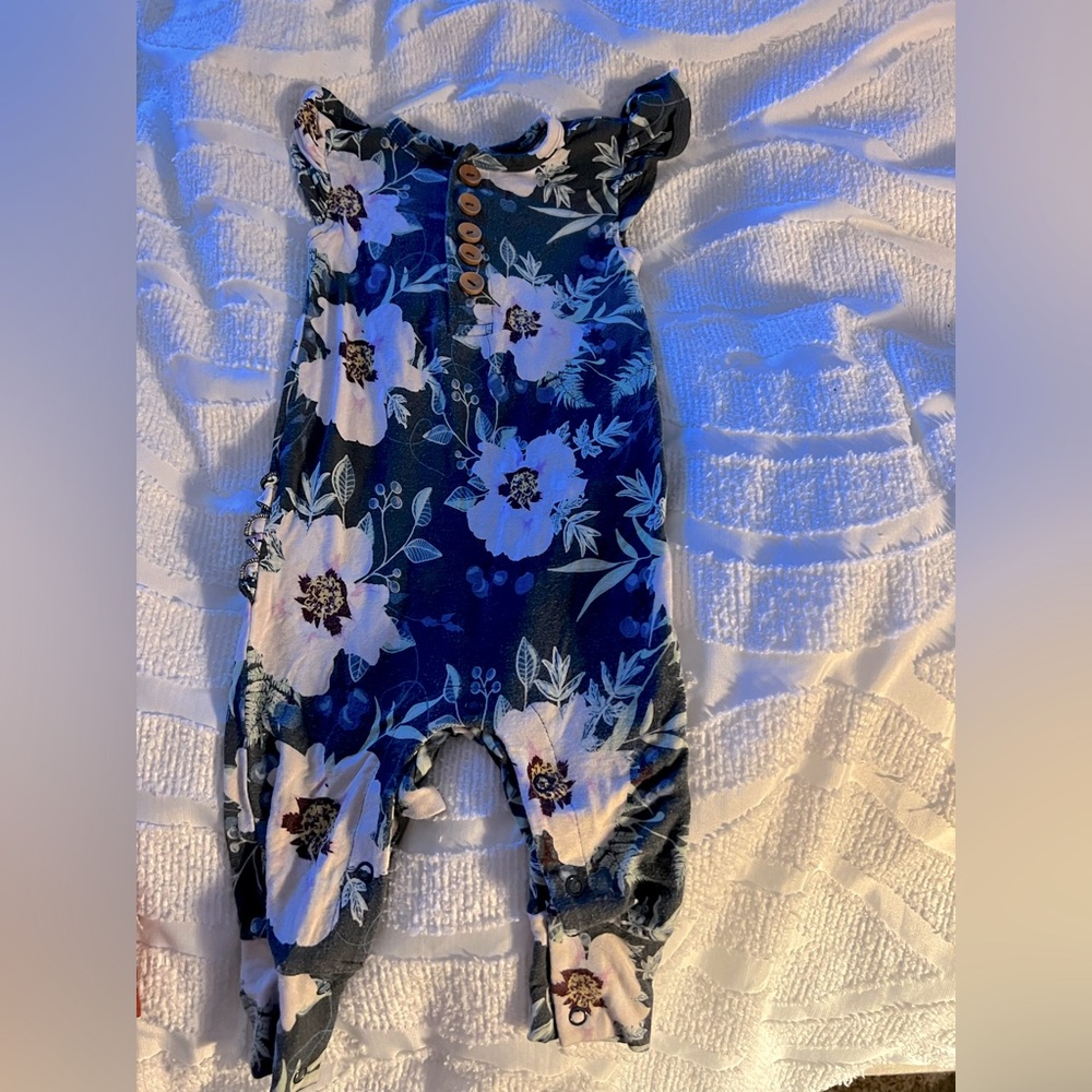 Posh peanut 9-12 romper